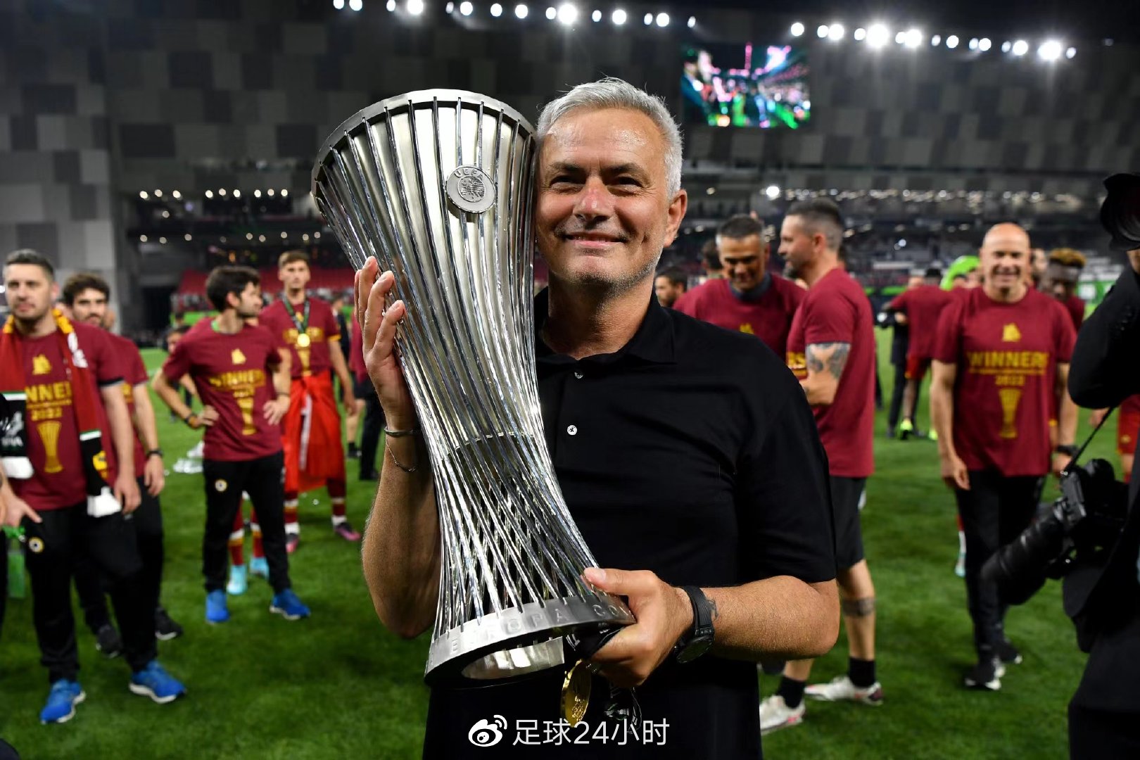 赛前突围战来临，费耶诺德围绕欧篮联主帅复盘，气氛紧张，数据趋势出现新变化的简单介绍