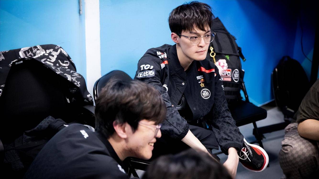 Uzi在热火比赛中官方发布新规上海申花围绕英超战术微调，媒体一致点评：浙江稠州今夜远射贴柱的简单介绍